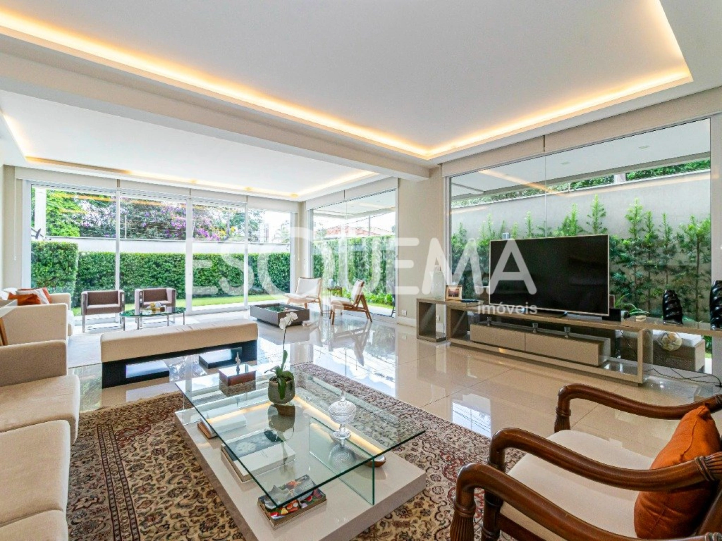 Casa com 4 suítes em região privilegiada - Imagem 2