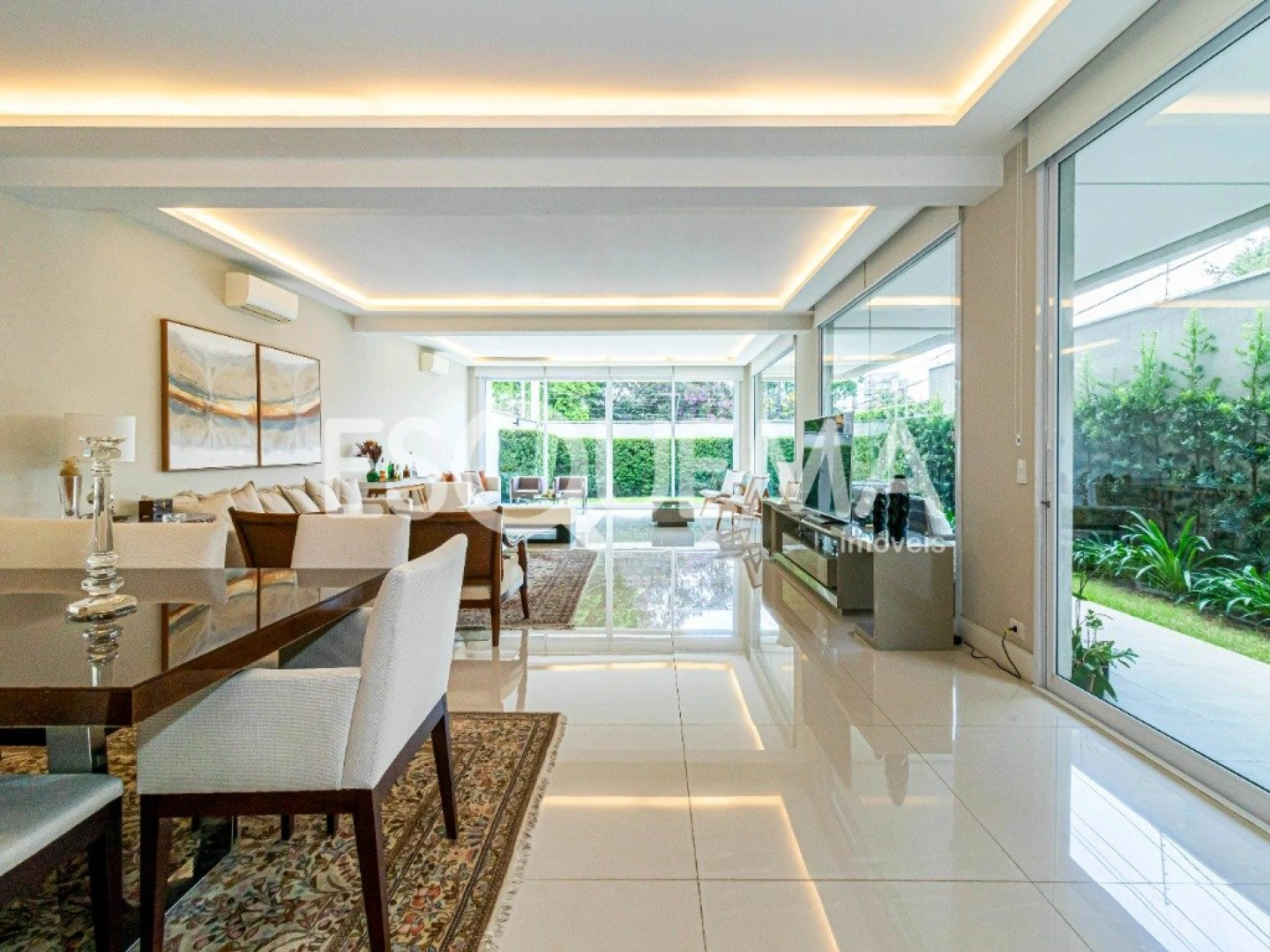 Casa com 4 suítes em região privilegiada - Imagem 3