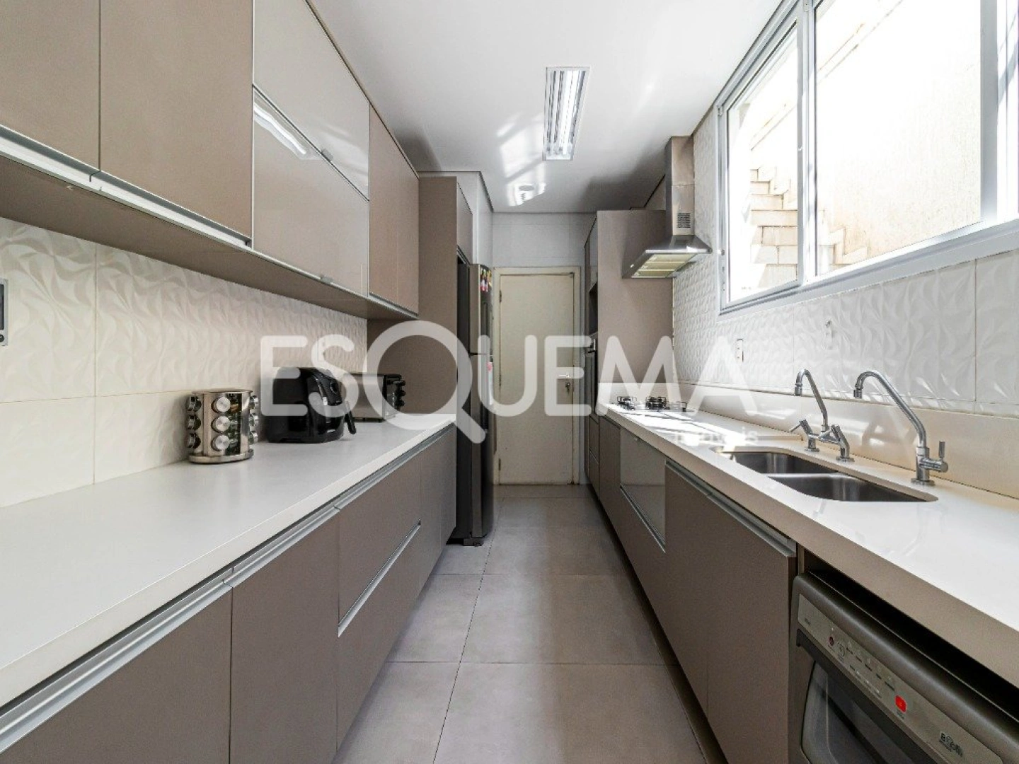 Casa com 4 suítes em região privilegiada - Imagem 6