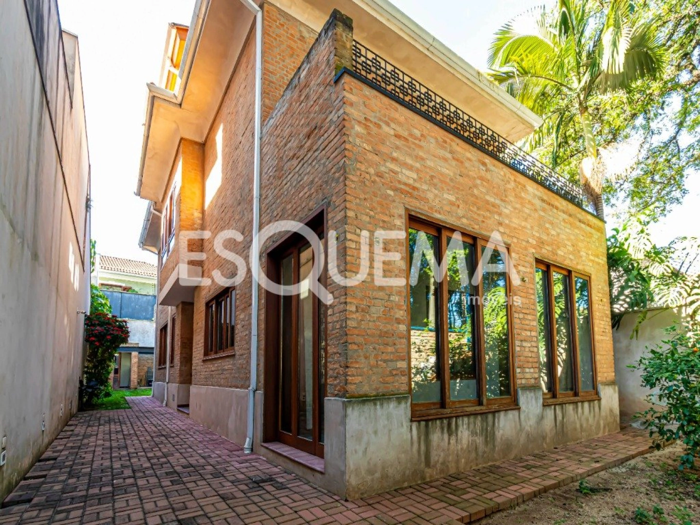 Casa recém-reformada em uma das melhores ruas do bairro - Imagem 12