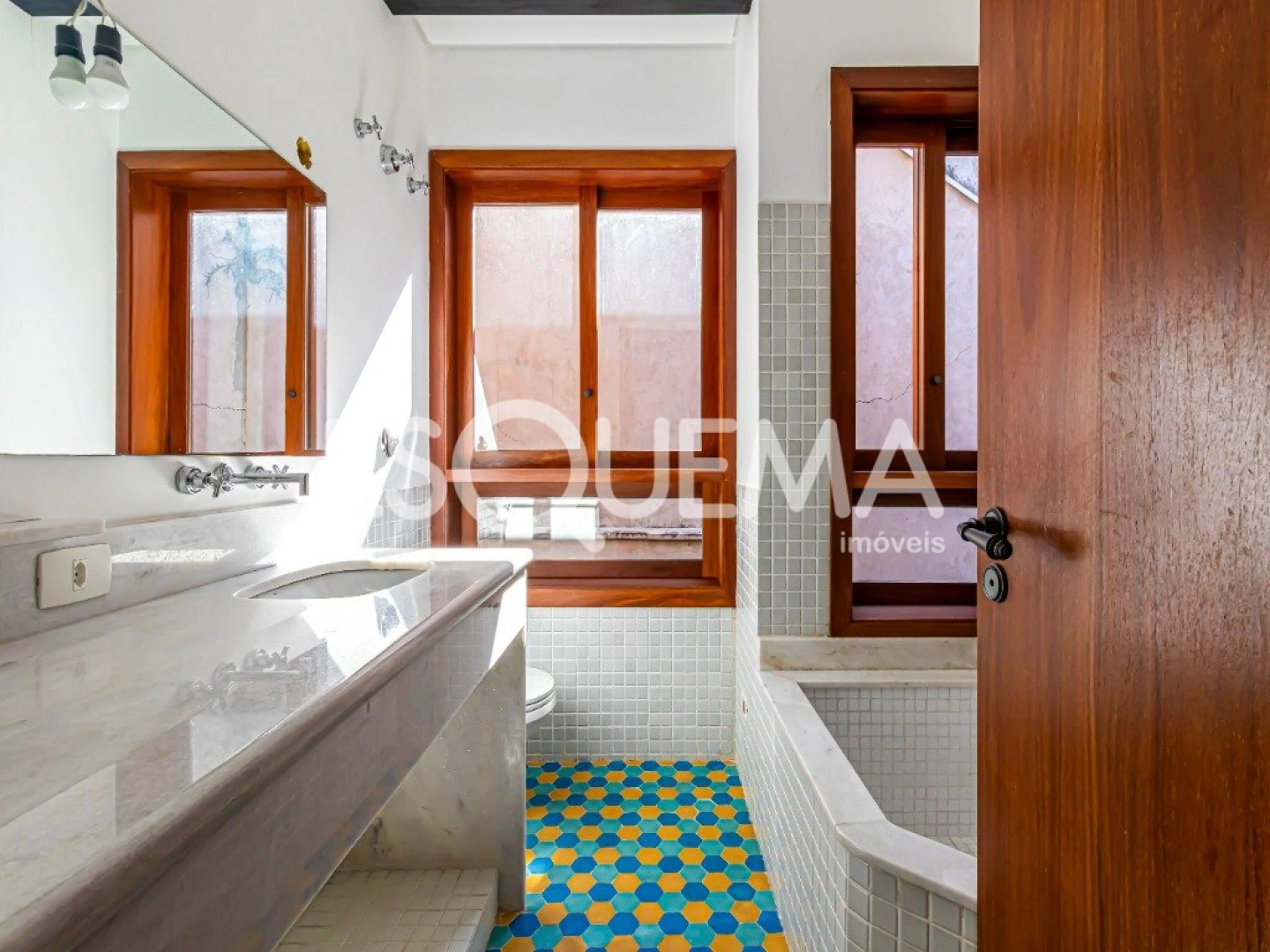 Casa recém-reformada em uma das melhores ruas do bairro - Imagem 14