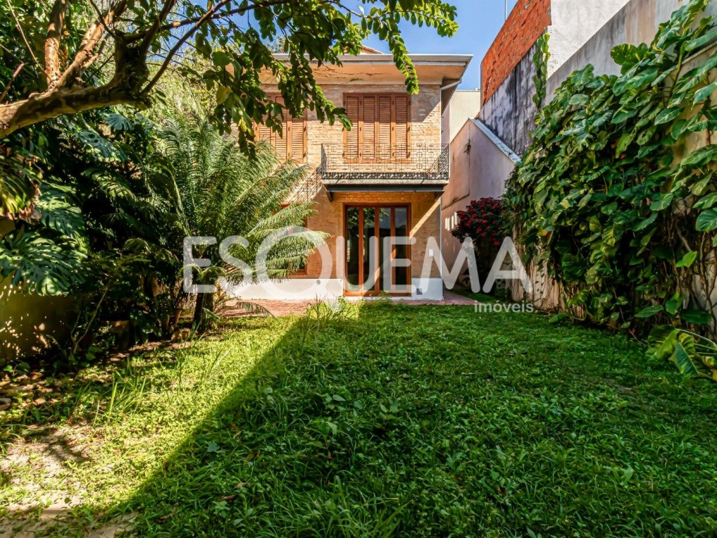Casa recém-reformada em uma das melhores ruas do bairro - Imagem 1