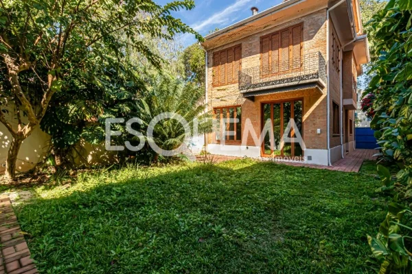 Casa recém-reformada em uma das melhores ruas do bairro