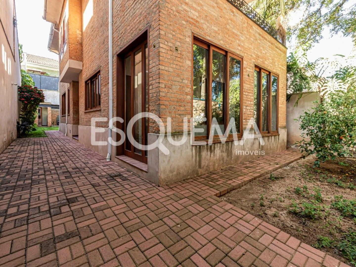 Casa recém-reformada em uma das melhores ruas do bairro - Imagem 3