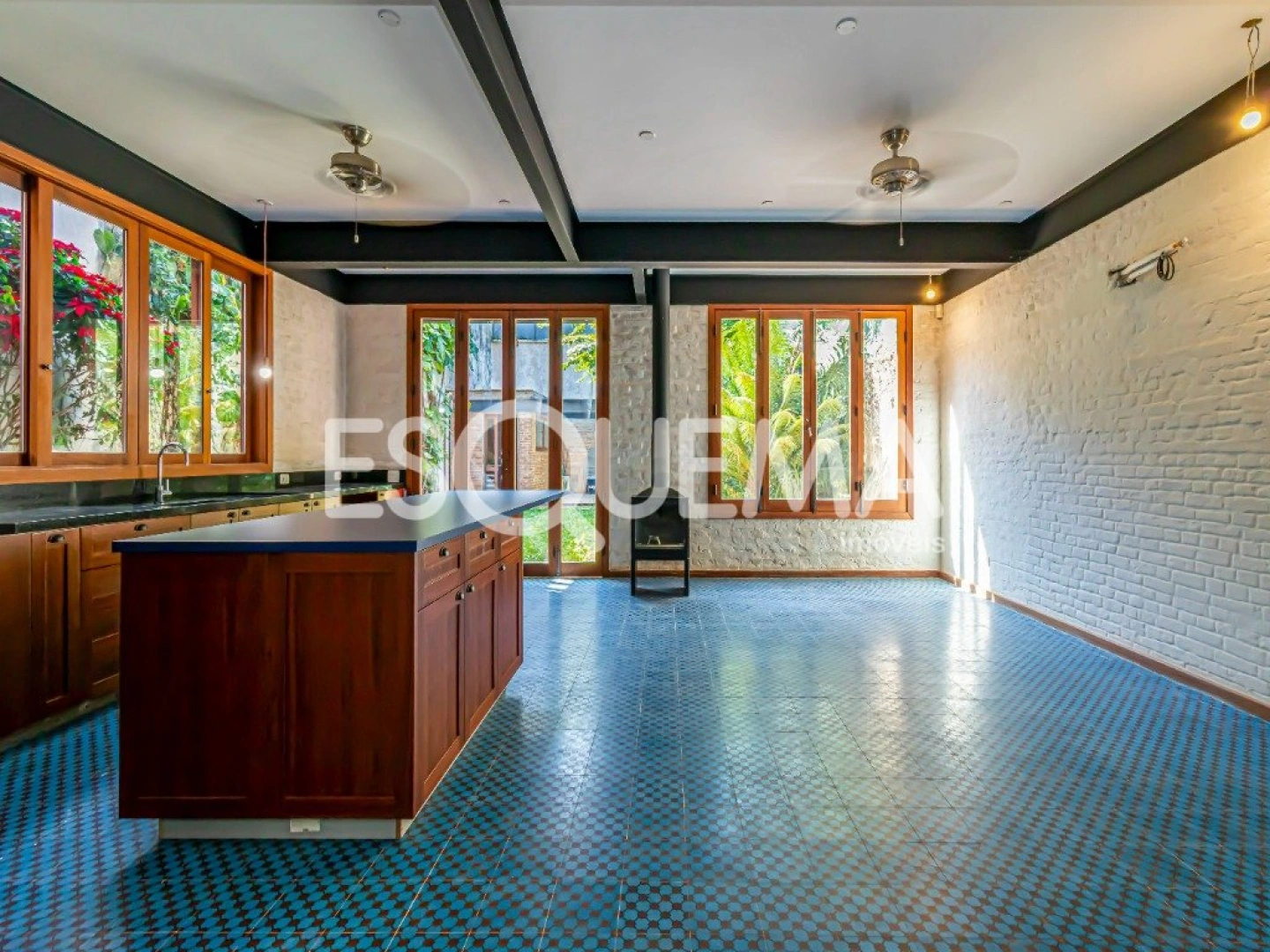 Casa recém-reformada em uma das melhores ruas do bairro - Imagem 7