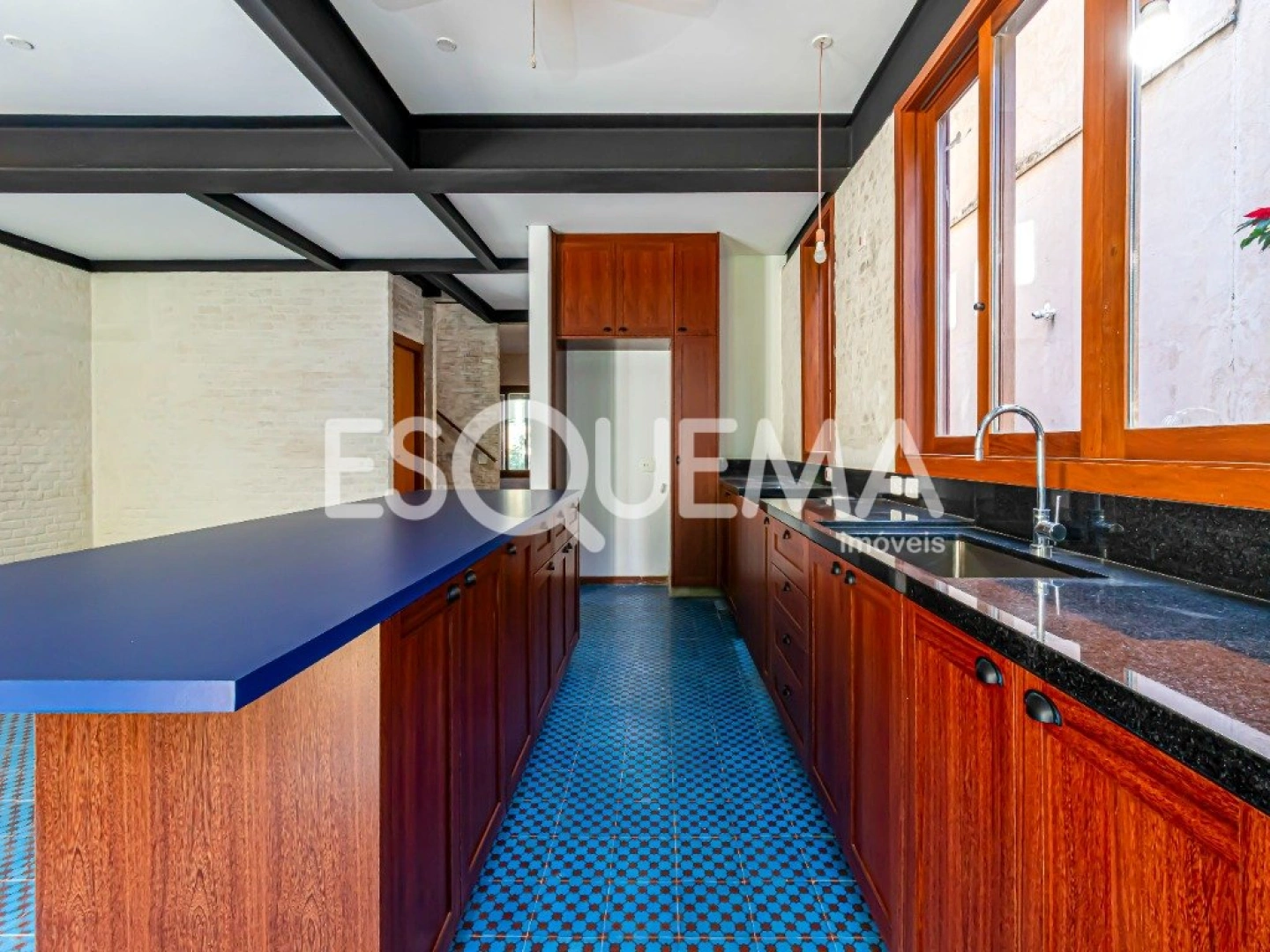 Casa recém-reformada em uma das melhores ruas do bairro - Imagem 9
