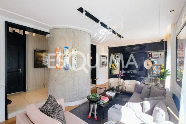 Duplex reformado na parte plana do Jardins