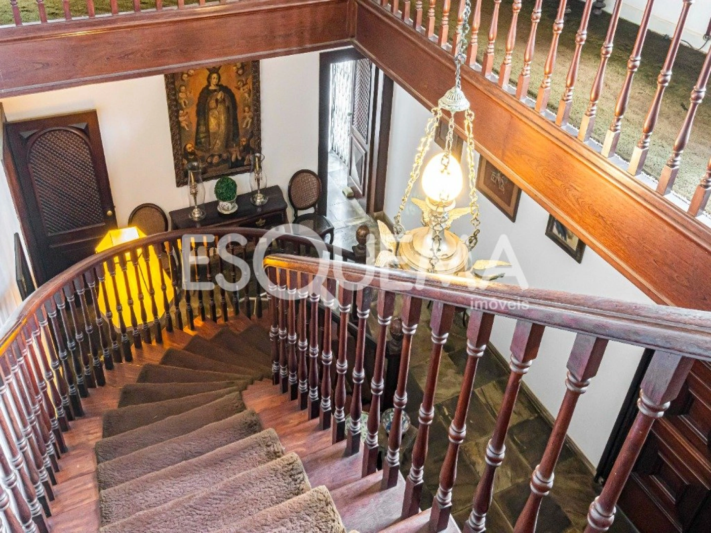 Casa para reforma total com jardim exuberante - Imagem 10