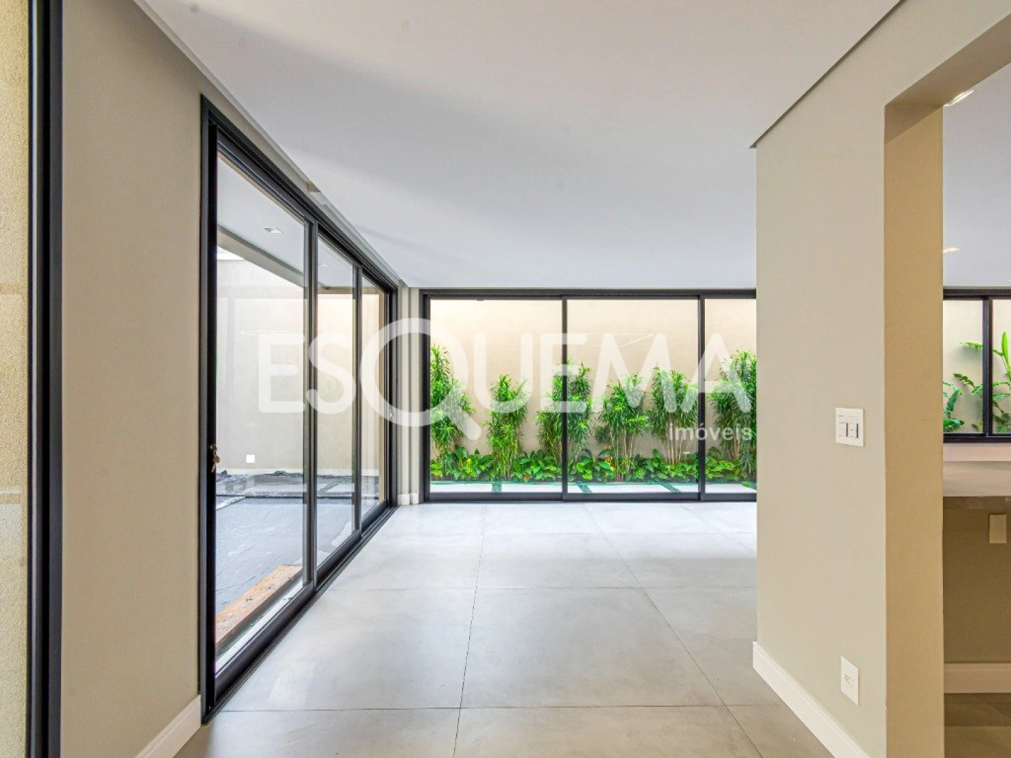Casa totalmente reformada em localização privilegiada - Imagem 12