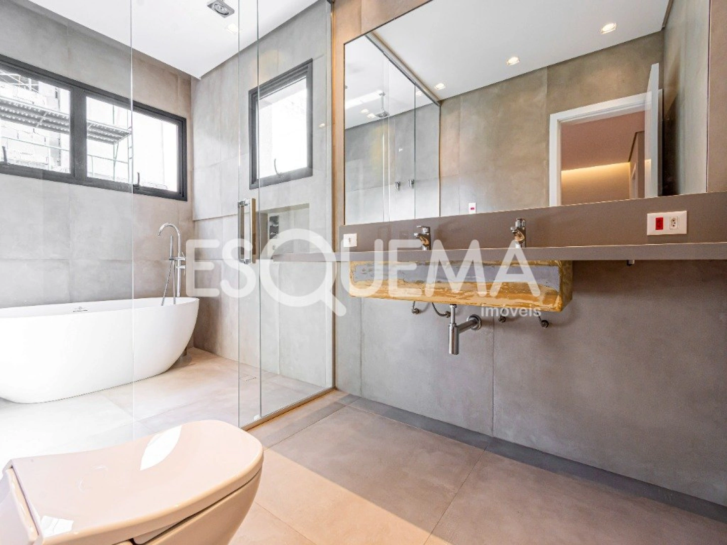 Casa totalmente reformada em localização privilegiada - Imagem 14