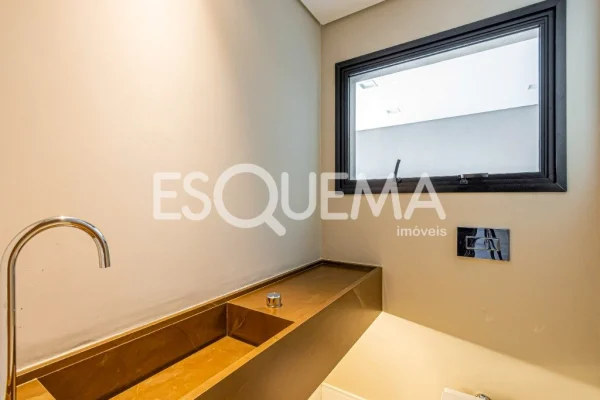 Casa totalmente reformada em localização privilegiada