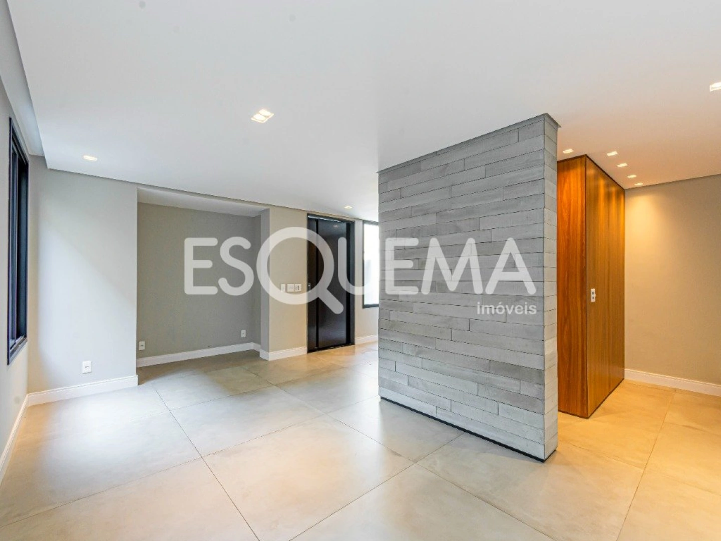 Casa totalmente reformada em localização privilegiada - Imagem 8
