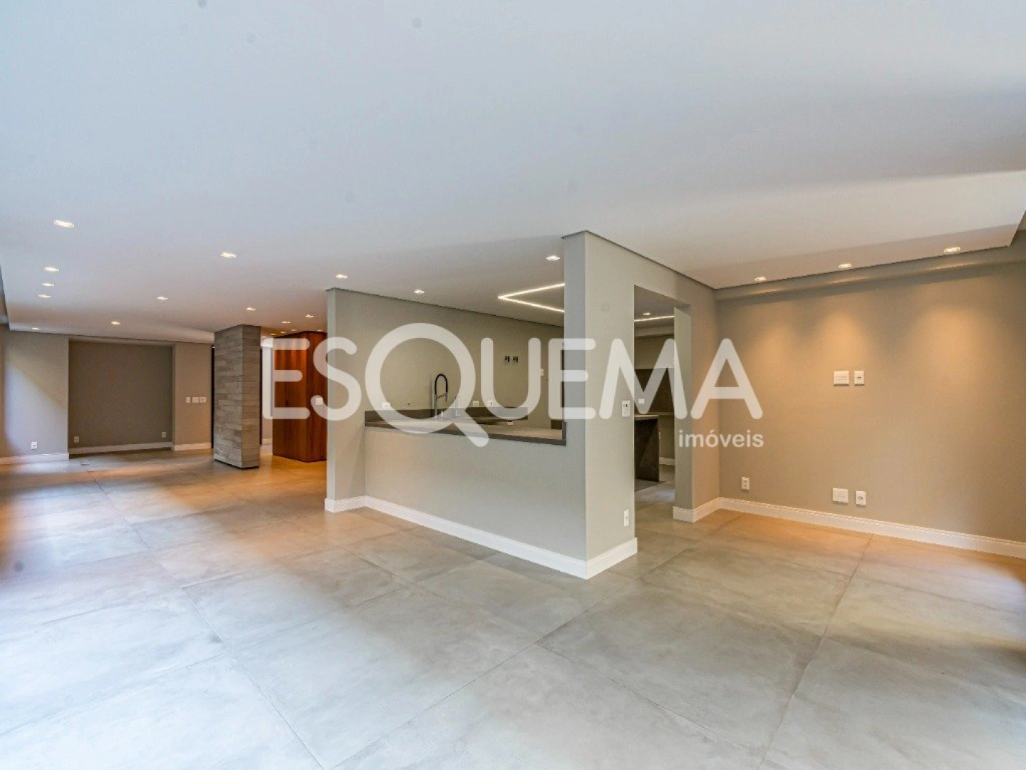 Casa totalmente reformada em localização privilegiada - Imagem 9