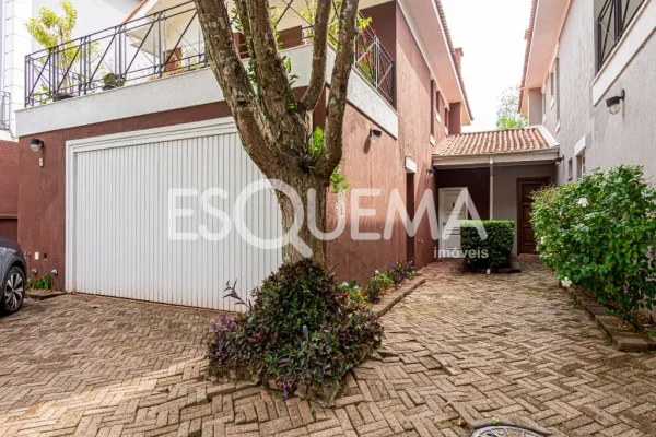 Casa em condomínio fechado próximo ao Clube Paineiras