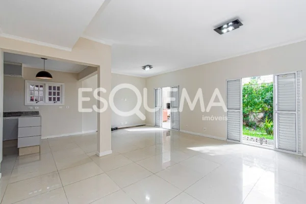 Casa em condomínio fechado próximo ao Clube Paineiras