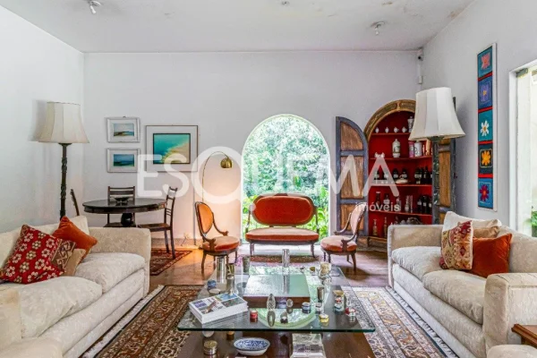 Casa ampla em rua tranquila