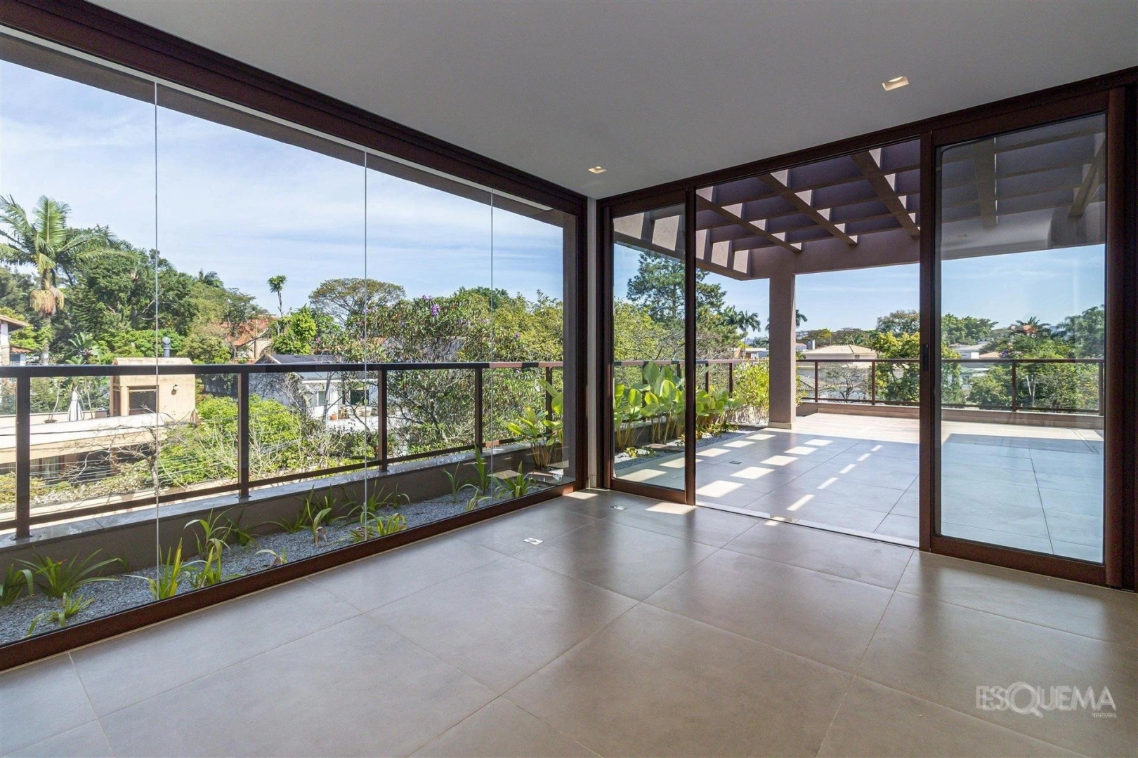 Casa em condomínio, com 4 suítes e terraço - Imagem 12