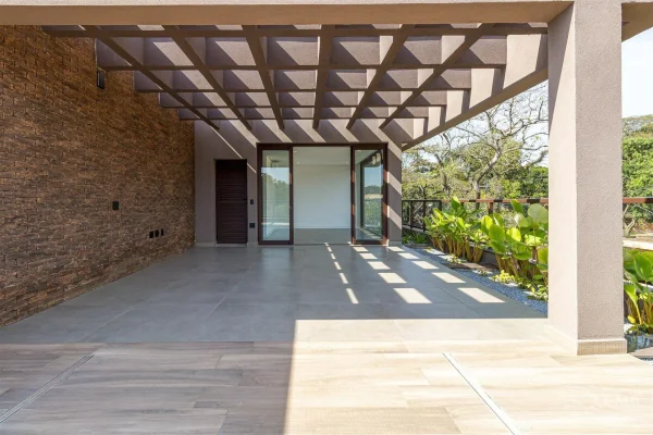 Casa em condomínio, com 4 suítes e terraço