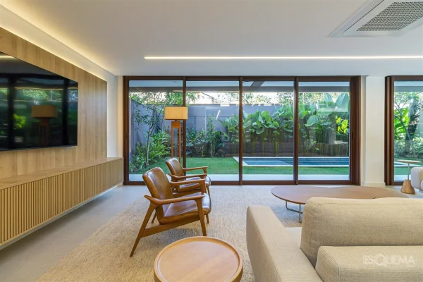 Casa em condomínio, com 4 suítes e terraço