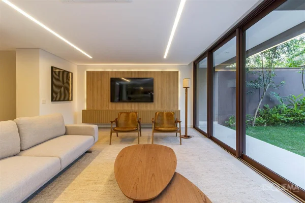 Casa em condomínio, com 4 suítes e terraço