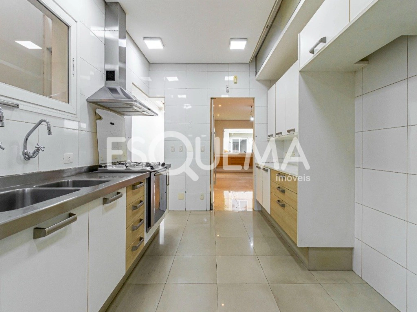Casa térrea com amplo jardim - Imagem 11