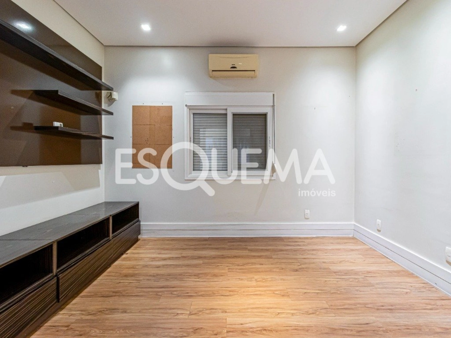 Casa térrea com amplo jardim - Imagem 12