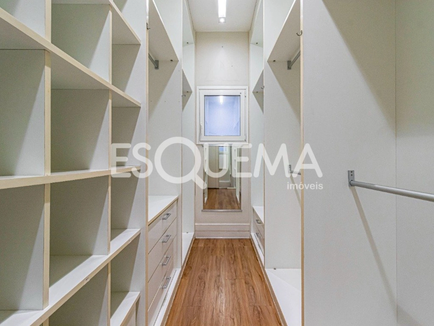 Casa térrea com amplo jardim - Imagem 14