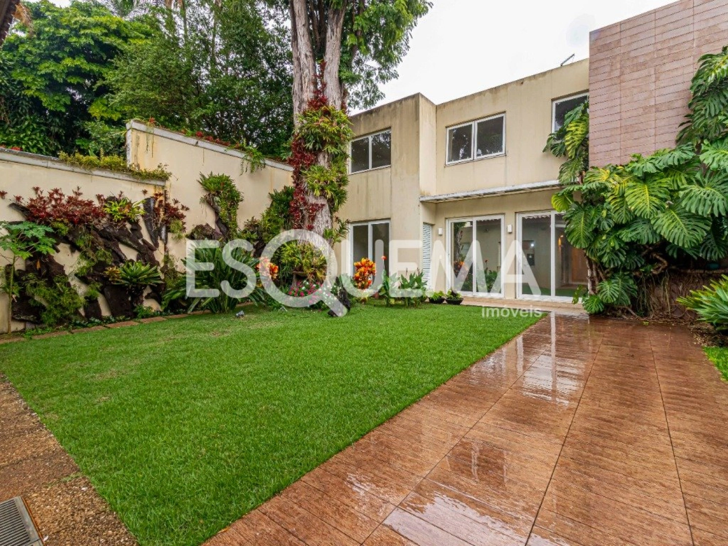 Casa térrea com amplo jardim - Imagem 2