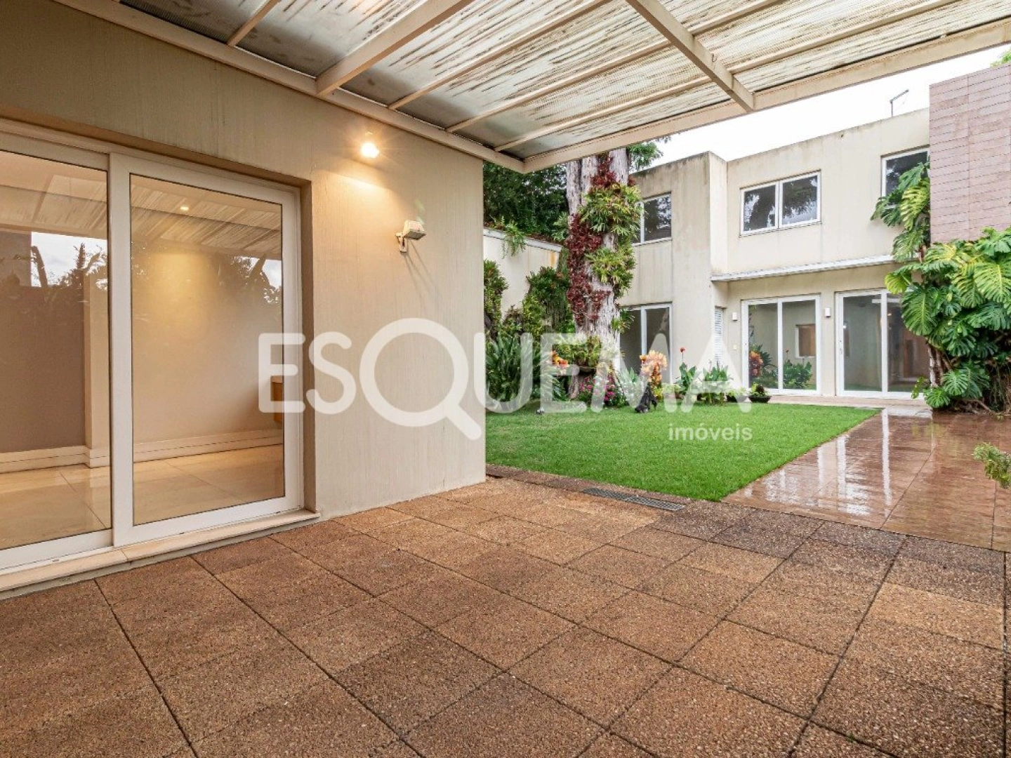 Casa térrea com amplo jardim - Imagem 4