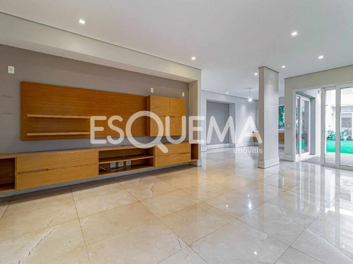 Casa térrea com amplo jardim - Imagem 5
