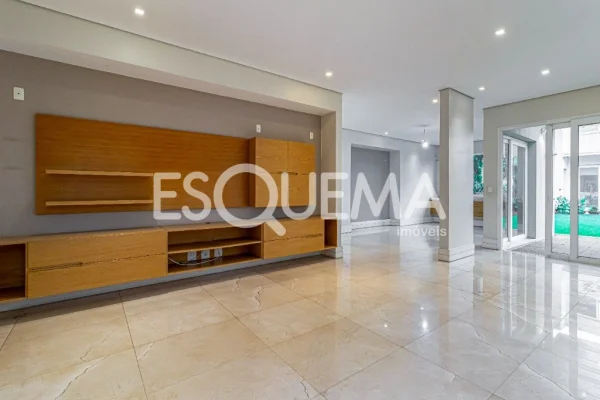 Casa térrea com amplo jardim