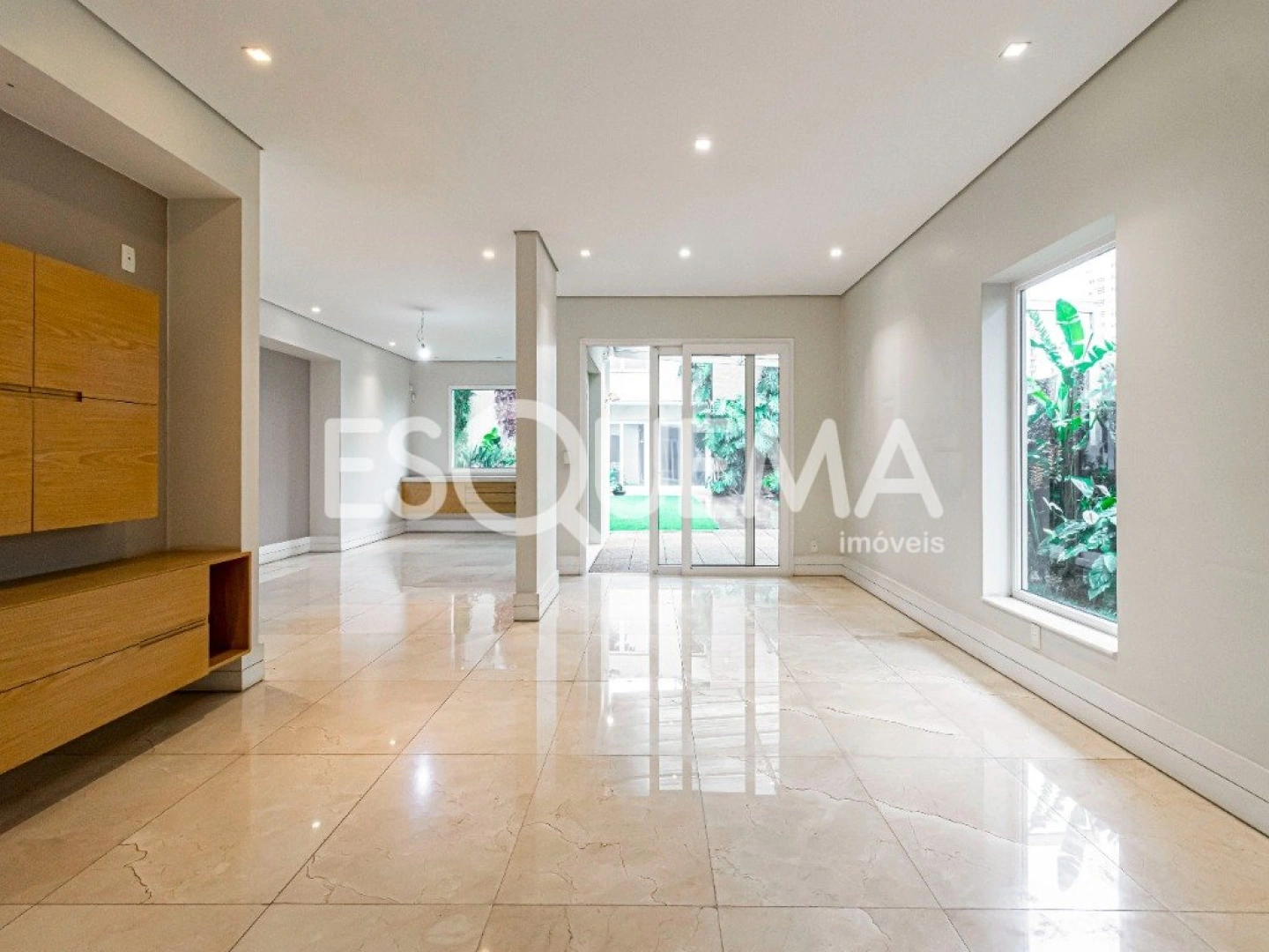 Casa térrea com amplo jardim - Imagem 6