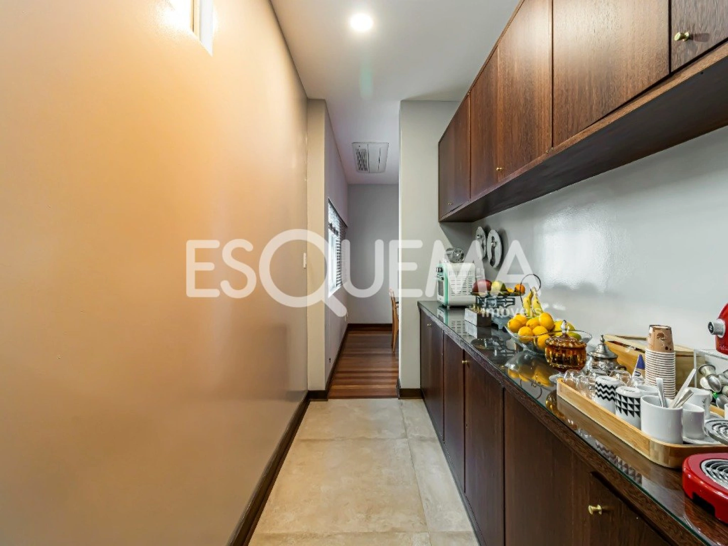 Apartamento em rua arborizada com vista para as copas das árvores - Imagem 10