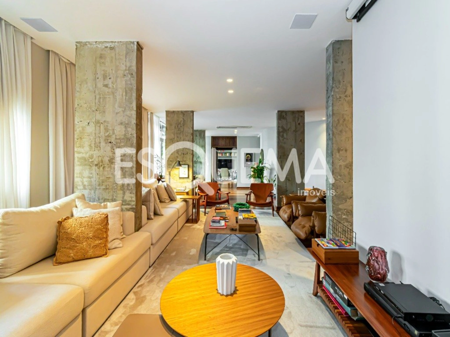 Apartamento em rua arborizada com vista para as copas das árvores - Imagem 2
