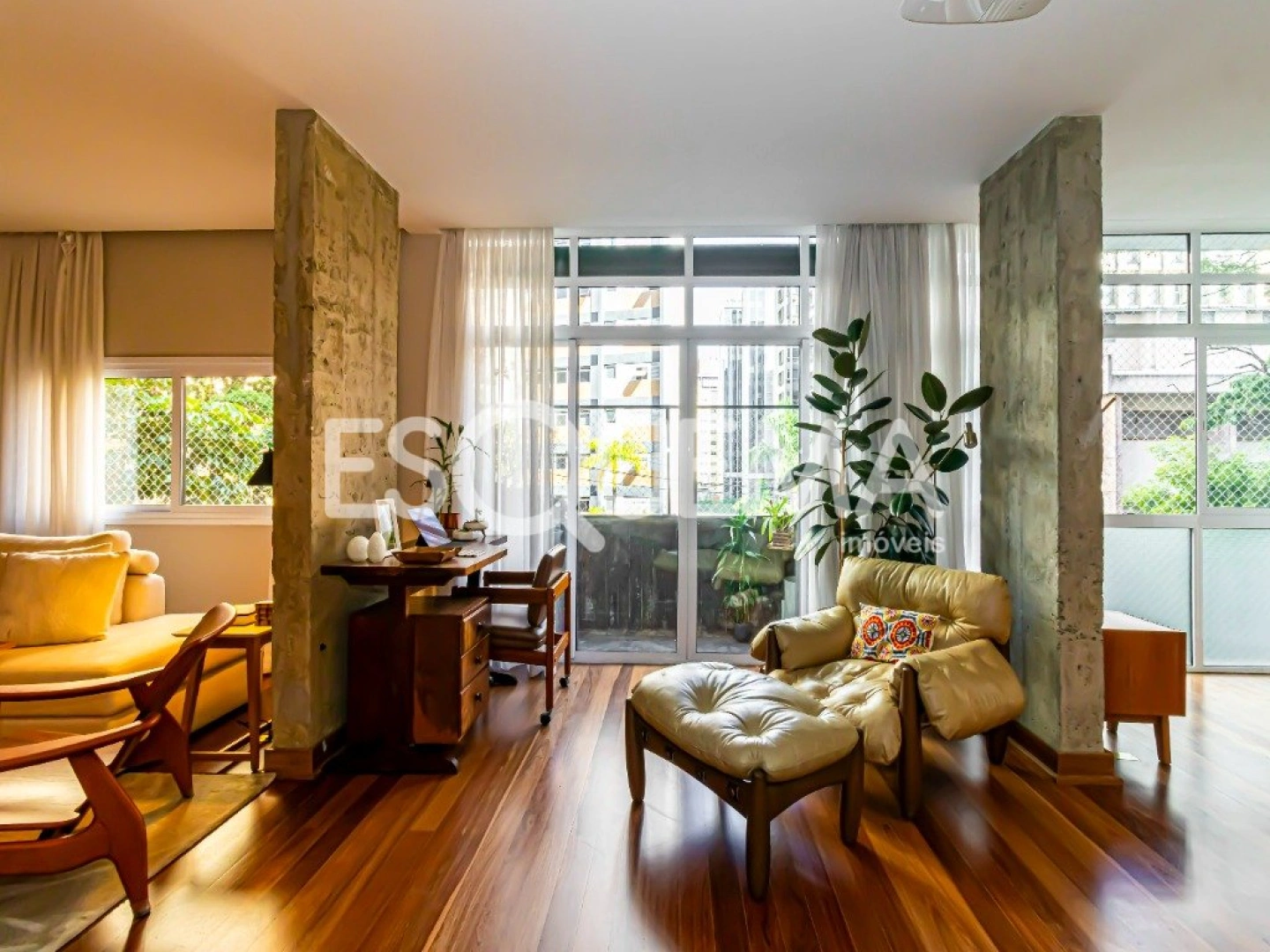 Apartamento em rua arborizada com vista para as copas das árvores - Imagem 4