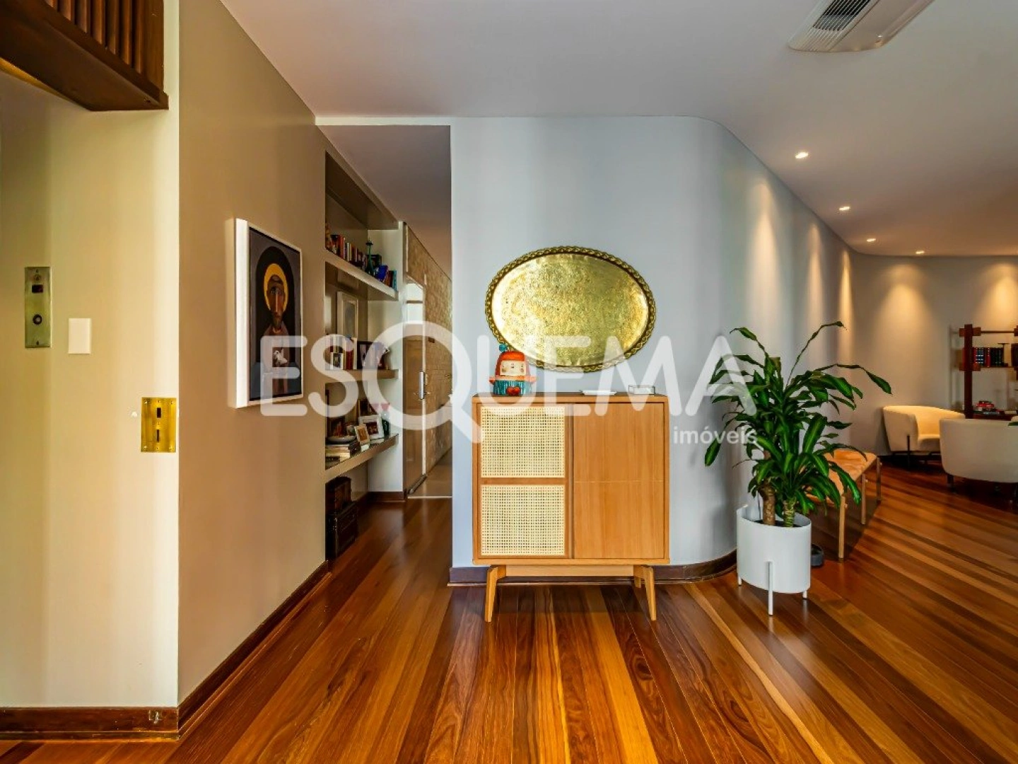 Apartamento em rua arborizada com vista para as copas das árvores - Imagem 9