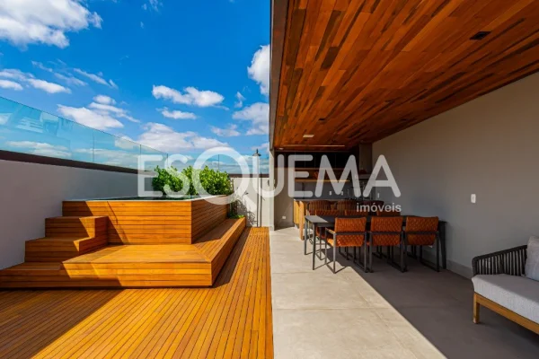 Cobertura com design, conforto e integração em três pavimentos