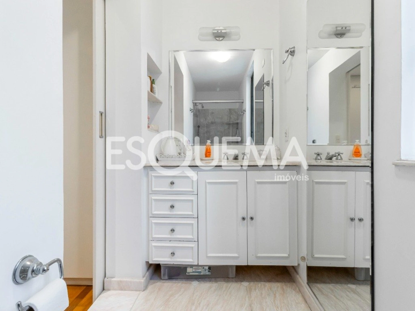 Casa em estilo colonial a poucos passos do Clube Harmonia - Imagem 15
