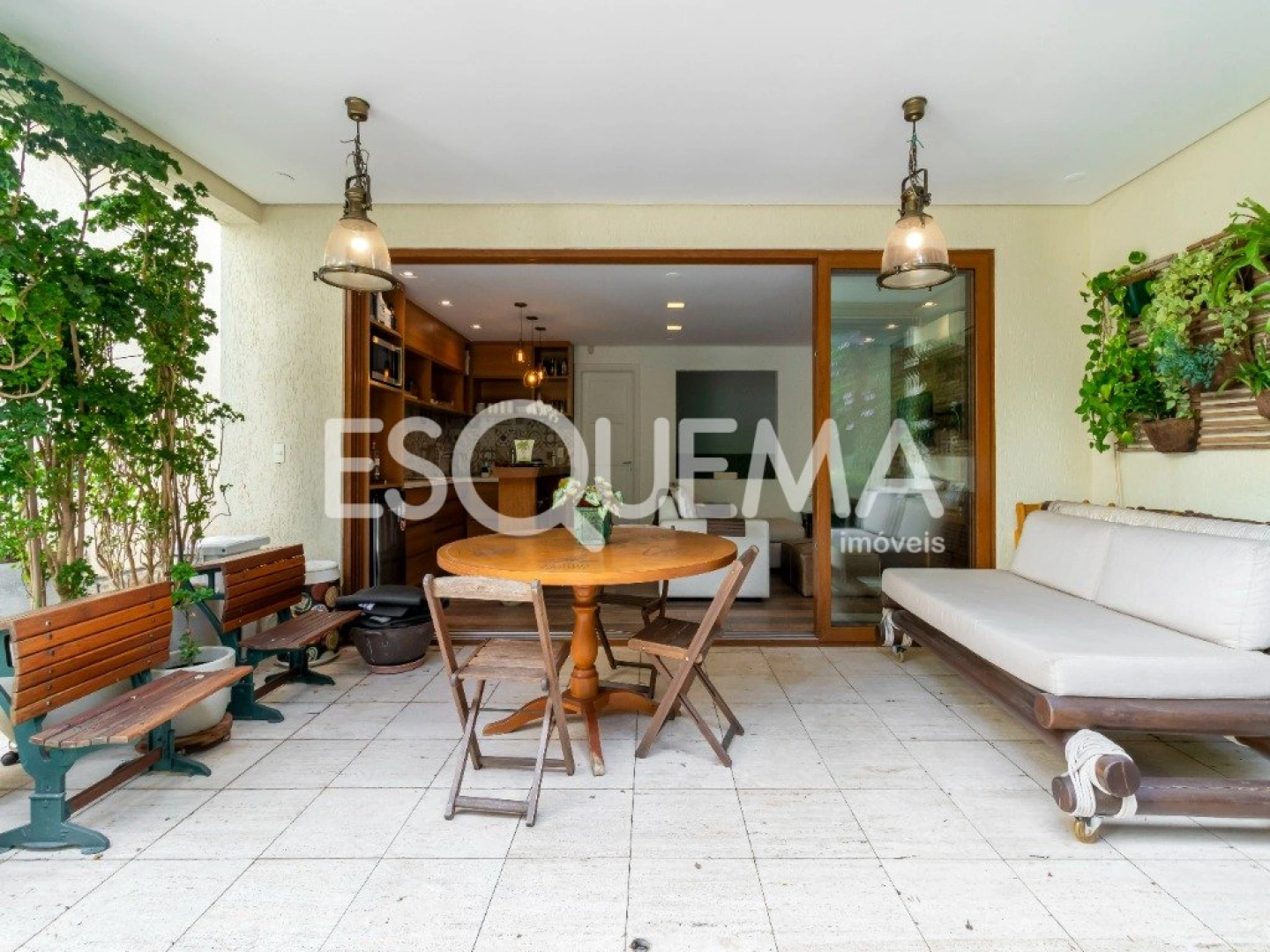 Casa em estilo colonial a poucos passos do Clube Harmonia - Imagem 2