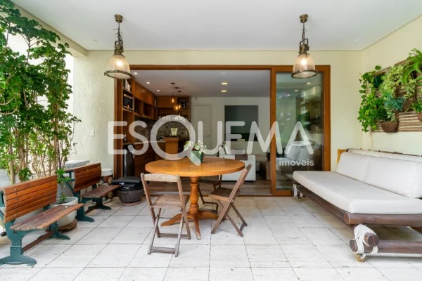 Casa em estilo colonial a poucos passos do Clube Harmonia