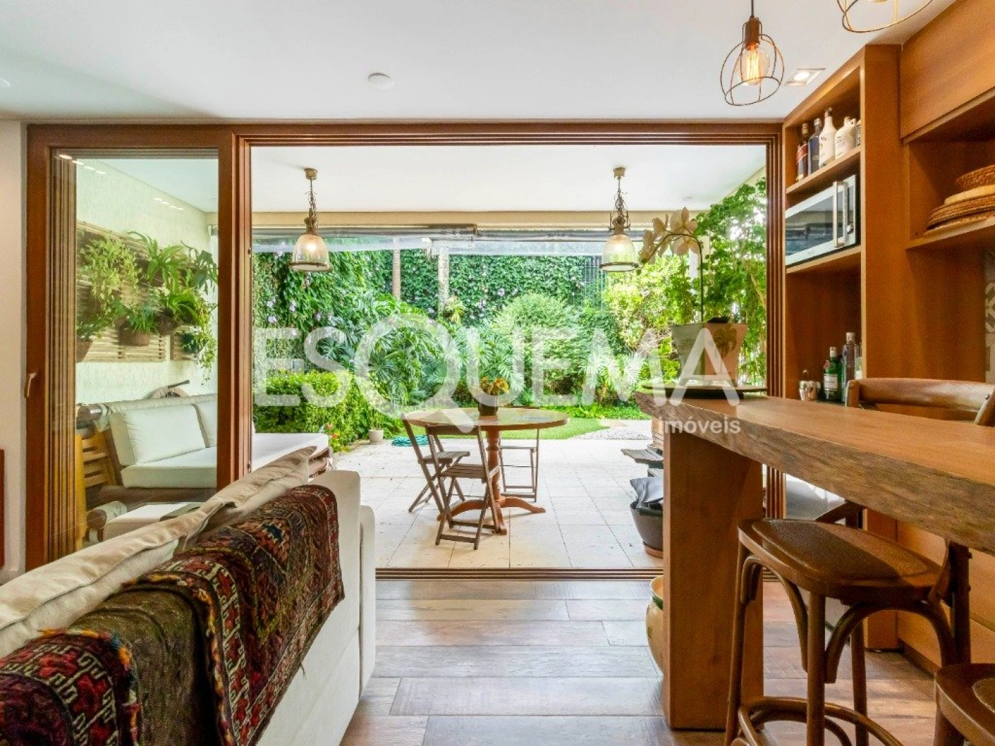 Casa em estilo colonial a poucos passos do Clube Harmonia - Imagem 4