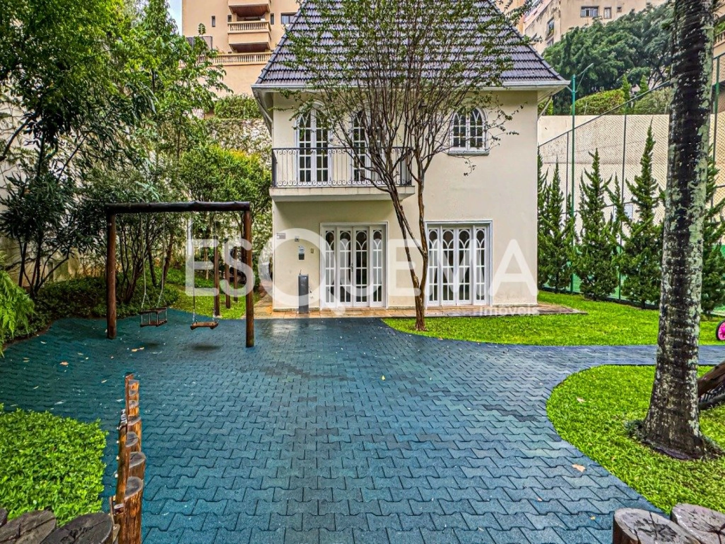 Casa em condomínio fechado e com lazer - Imagem 1