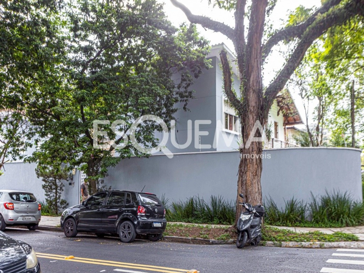 Casa espaçosa e bem localizada - Imagem 1