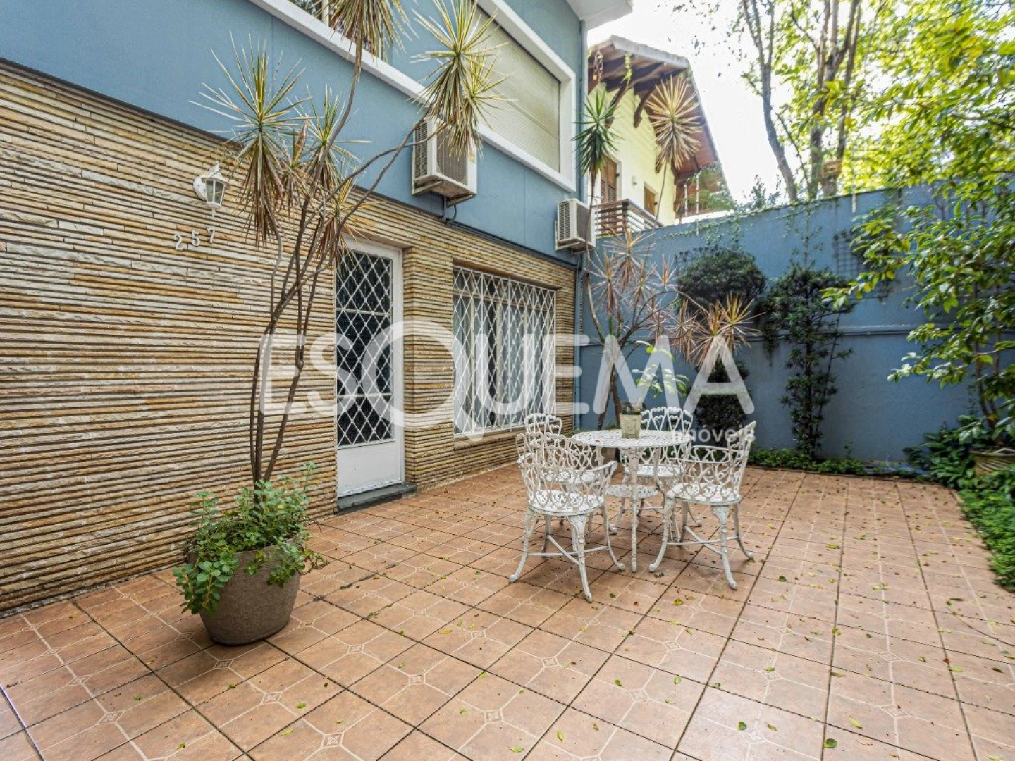 Casa espaçosa e bem localizada - Imagem 2