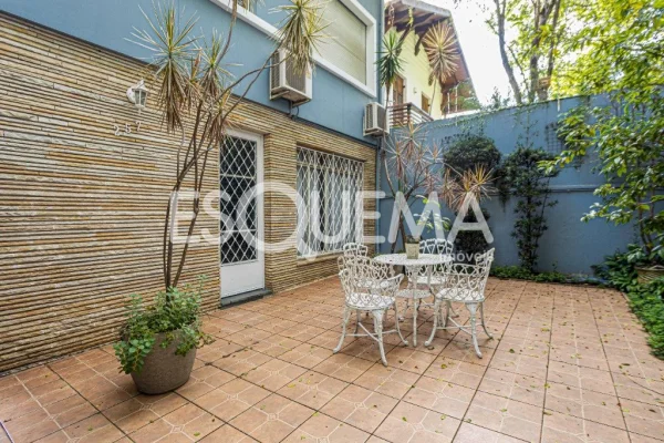 Casa espaçosa e bem localizada