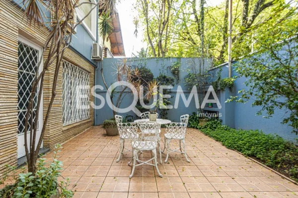 Casa espaçosa e bem localizada