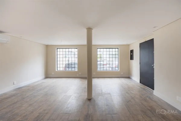 Casa comercial reformada próxima ao Parque Ibirapuera