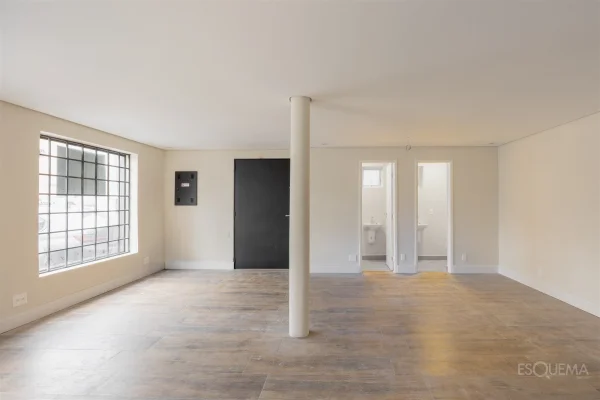 Casa comercial reformada próxima ao Parque Ibirapuera