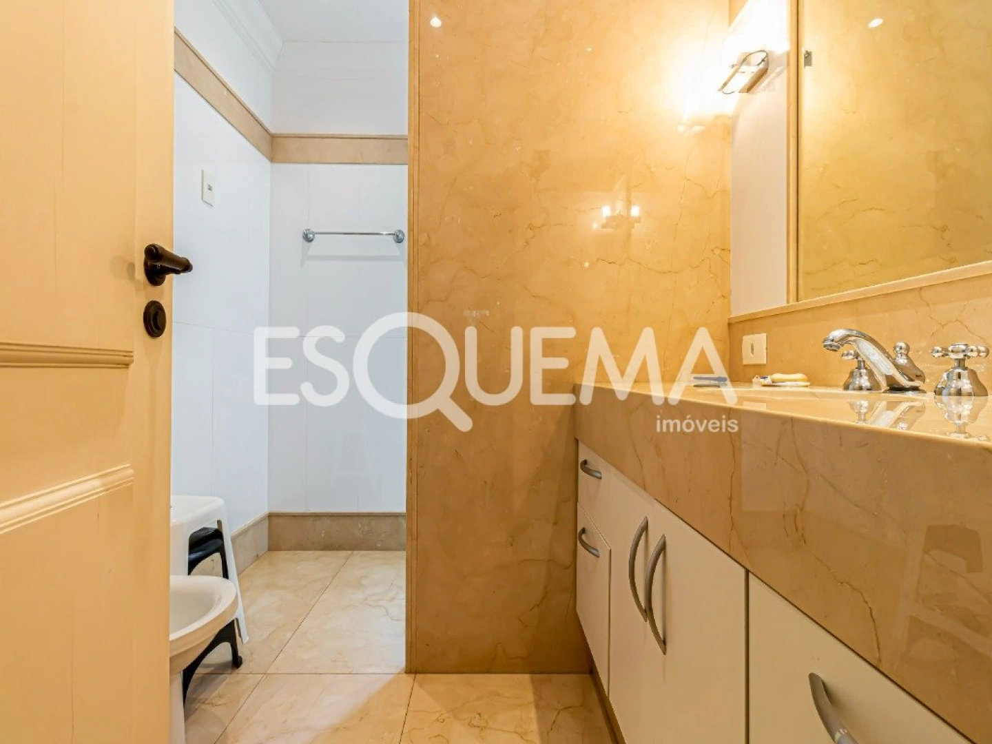 Casa elegante e confortável em rua cobiçada - Imagem 15