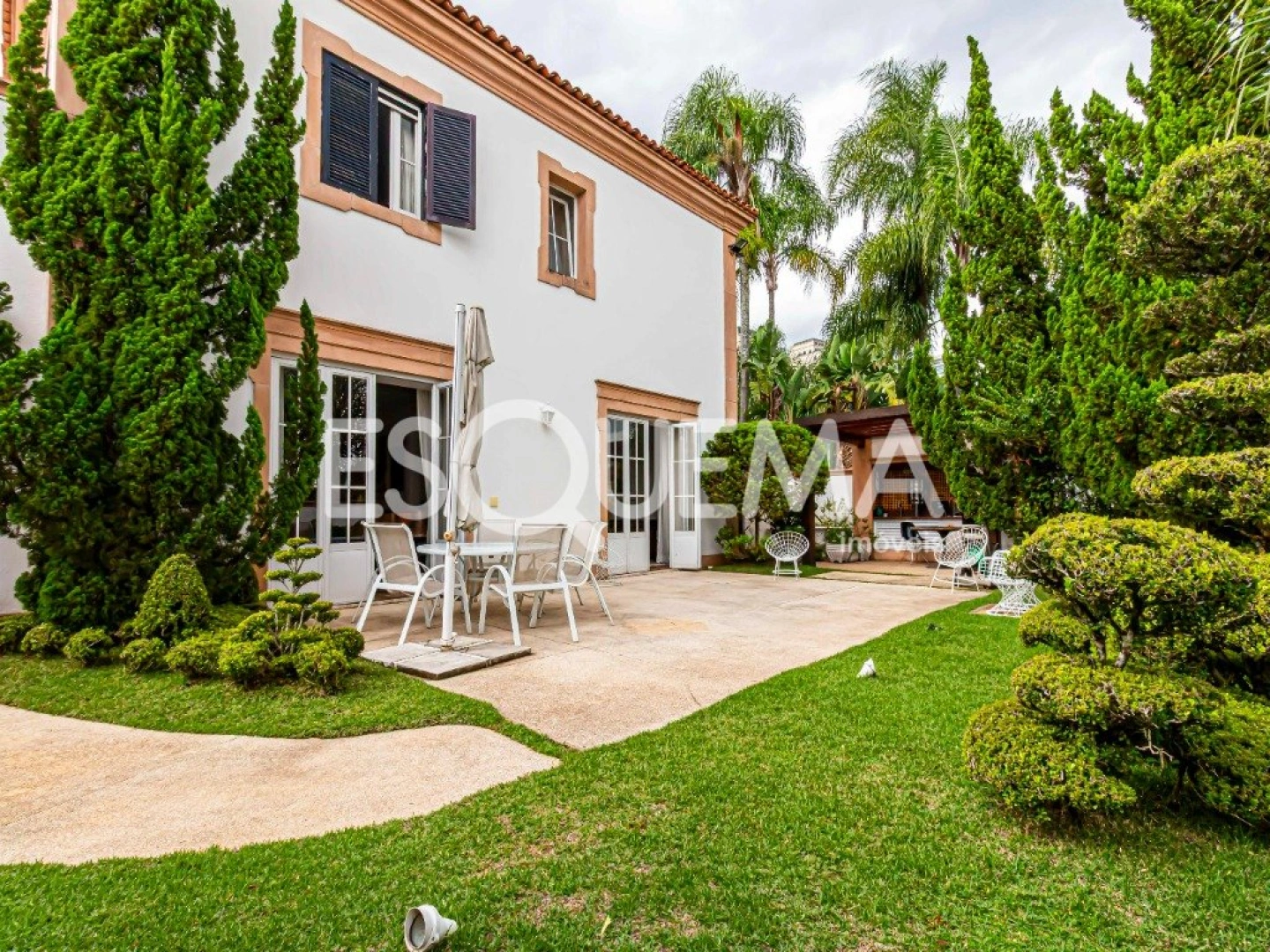 Casa elegante e confortável em rua cobiçada - Imagem 1